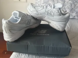 New Balance Bambas Plata y Blanco