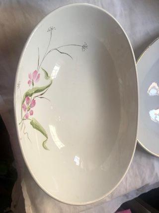 Servizio Piatti Richard Ginori con fiori rosa.