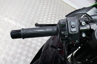 KAWASAKI Ninja ZX 6R