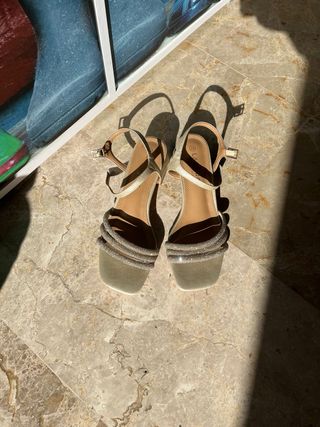 Sandalias doradas