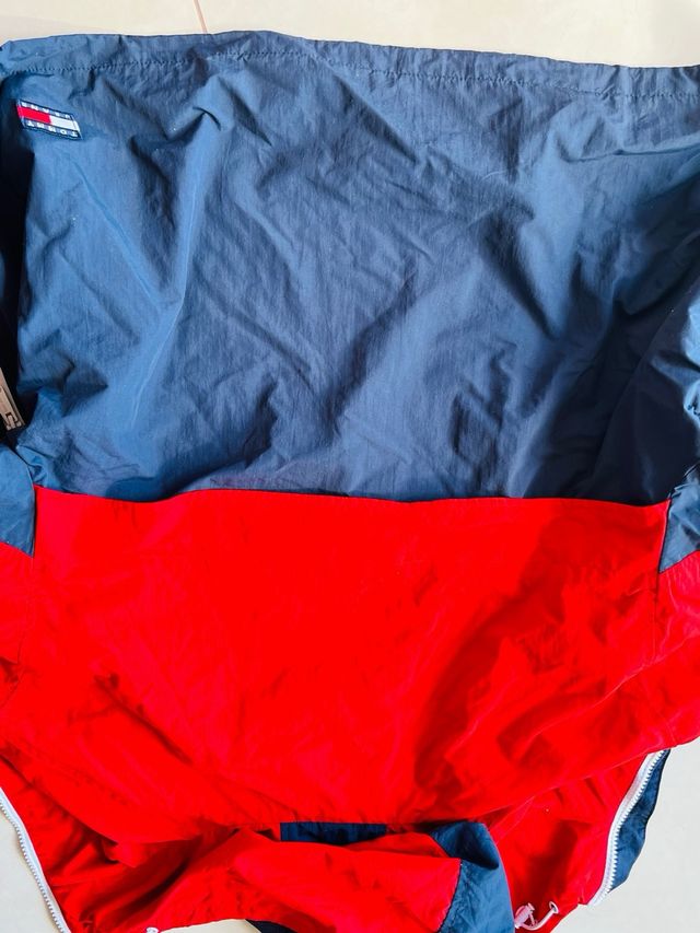 Chaqueta Tommy Jeans Roja, Blanca y Azul