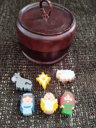 Presepe in gomma in ciotola con coperchio