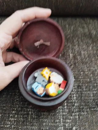 Presepe in gomma in ciotola con coperchio