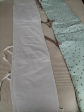 Protector de cuna con estrellas