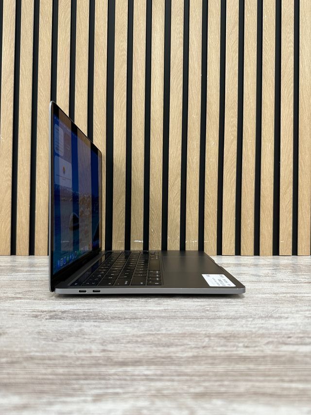 MacBook Pro 13" 2020 TB M1 8gb 256gb SSD