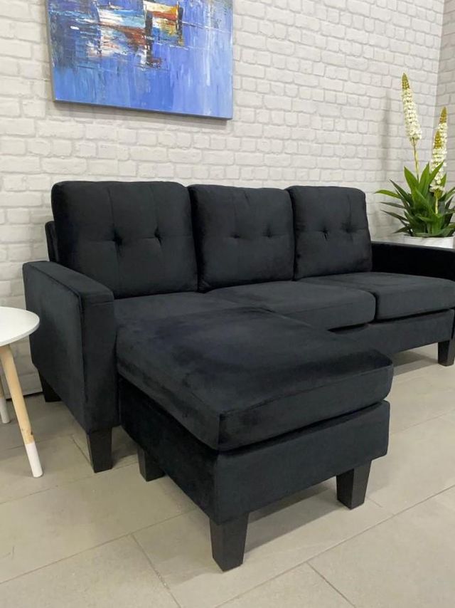 Sofá chaise-longue en negro terciopelo