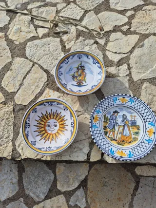 Set di 3 piatti decorativi antichi con design unici