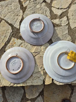 Set di 3 piatti decorativi antichi con design unici