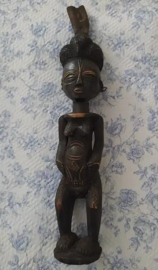 Figura mujer africana madera R.D. Congo 43cm.