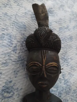 Figura mujer africana madera R.D. Congo 43cm.