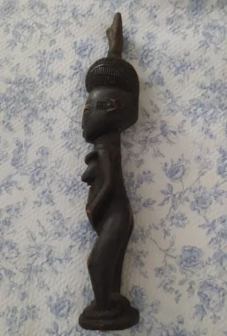 Figura mujer africana madera R.D. Congo 43cm.