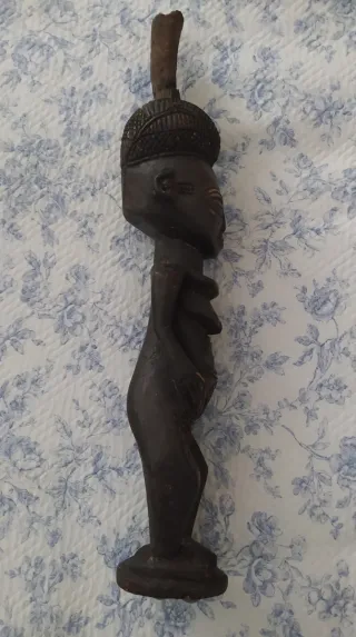 Figura mujer africana madera R.D. Congo 43cm.