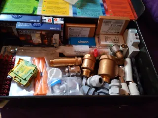 OPORTUNIDAD!!Lote electricidad y fontanería