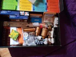 OPORTUNIDAD!!Lote electricidad y fontanería