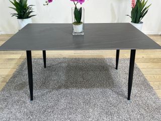 Mesa de Comedor de Superficie Lisa con Patas Metálicas