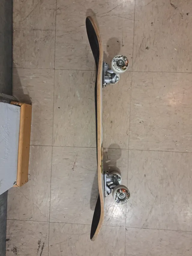 Tabla de skate No Rules con diseño