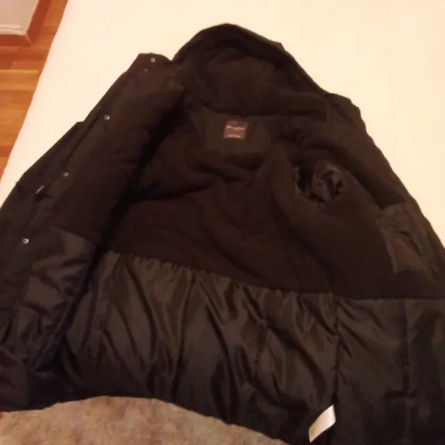 Casaco preto com capuz