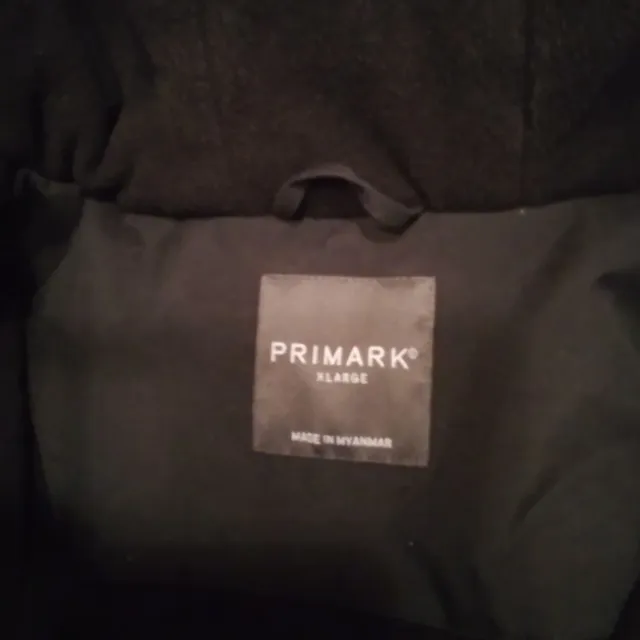 Casaco preto com capuz