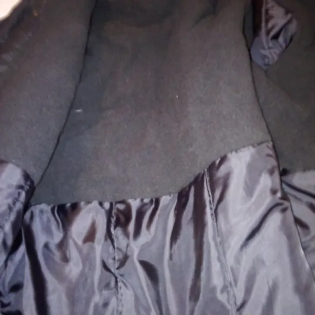 Casaco preto com capuz