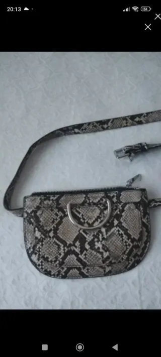 Bolso riñonera Zara estampado serpiente