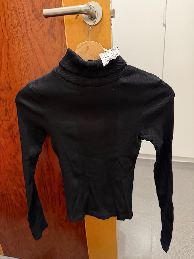 Camiseta cuello alto negra XS