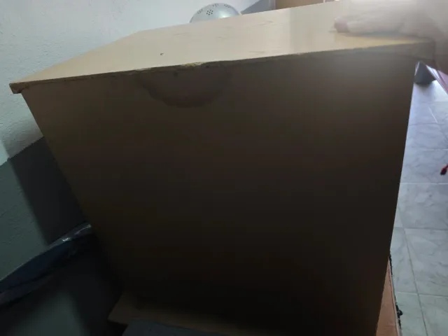 Mesita de noche de madera