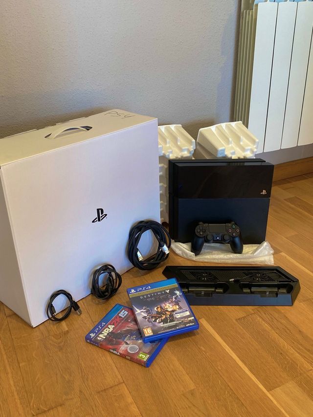PS4 COMO NUEVA + 4 Juegos
