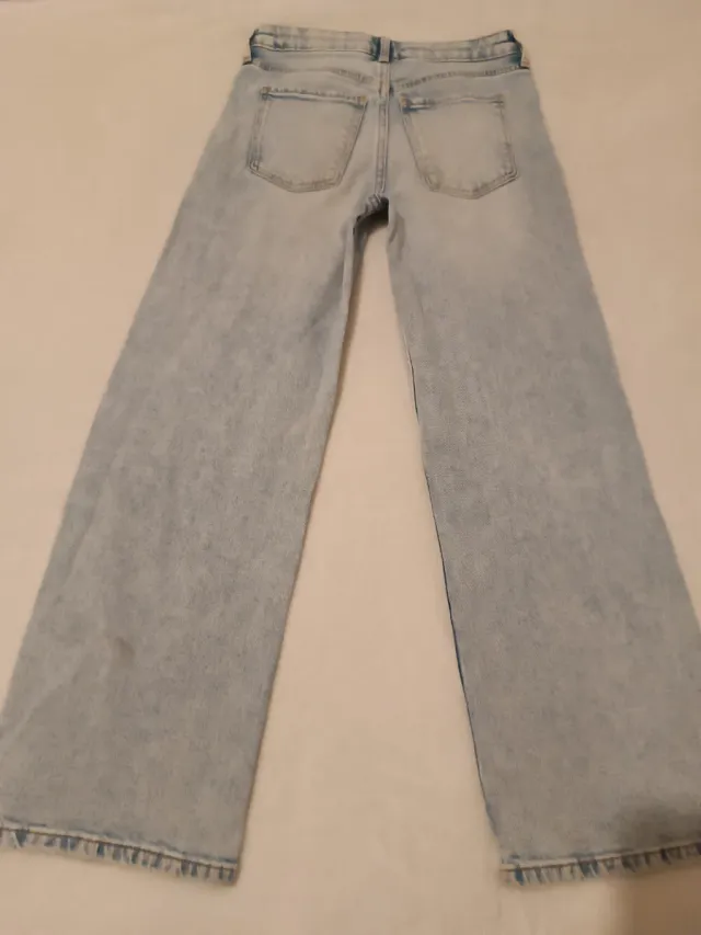 Vaqueros niña desgastados