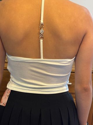 Top blanco halter escote drapeado