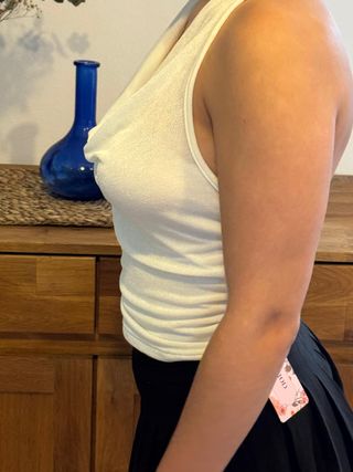 Top blanco halter escote drapeado