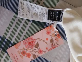 Top blanco halter escote drapeado