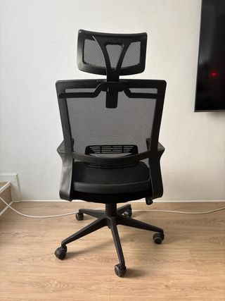 Silla de oficina ergonómica negra. Impecable