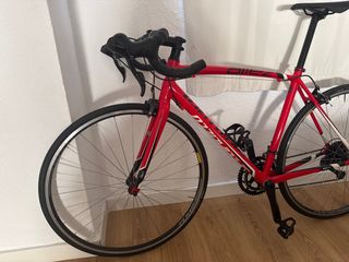 Bicicleta carretera Specialized Allez Roja