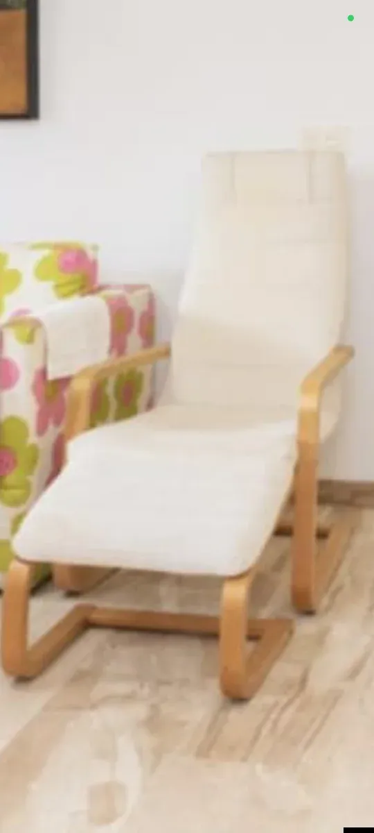 2 Sillones de tela y madera