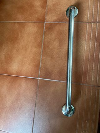 Maniglia da bagno in metallo argentato