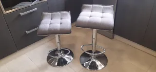 Mesa alta extensible y 2 taburetes