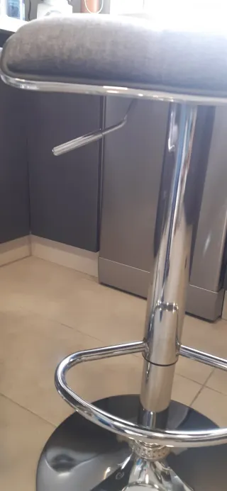 Mesa alta extensible y 2 taburetes