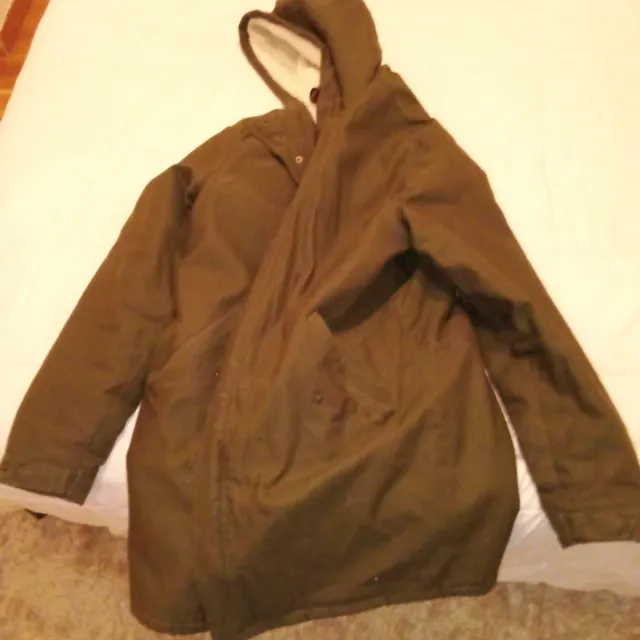 Casaco verde masculino com capuz