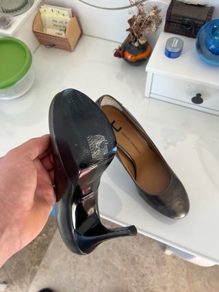 Zapatos tacón Adolfo Dominguez grises