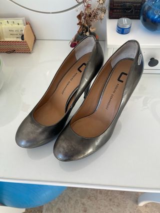 Zapatos tacón Adolfo Dominguez grises
