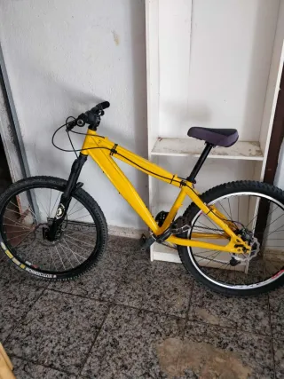Bicicleta de Montaña Giant Amarilla