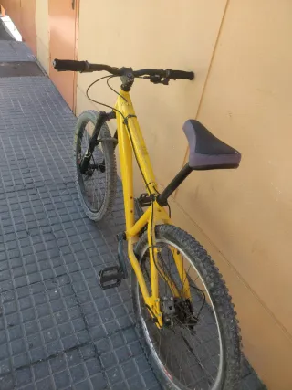 Bicicleta de Montaña Giant Amarilla