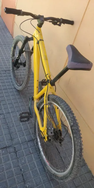 Bicicleta de Montaña Giant Amarilla