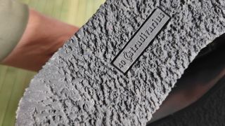 Zapatos negros elegantes cadena dorada, T: 39-40