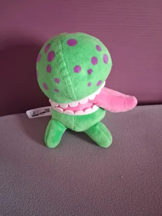 Peluche Hey Clay Verde con Puntos Morados