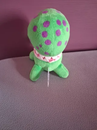 Peluche Hey Clay Verde con Puntos Morados