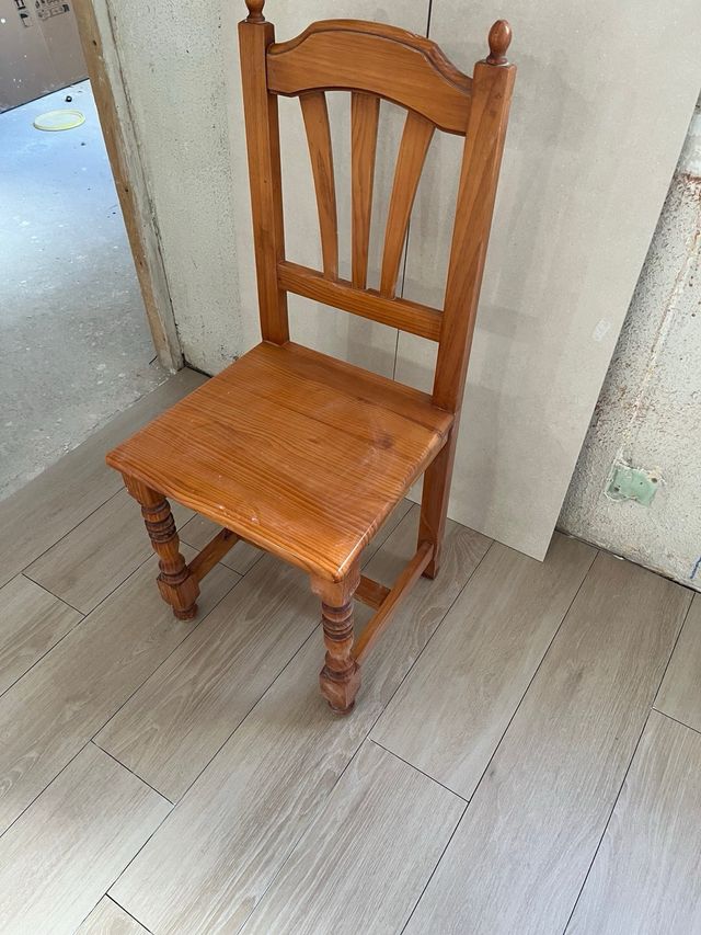 Jogo de 2 cadeiras de madeira