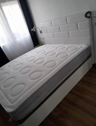 Canapé in tessuto e legno