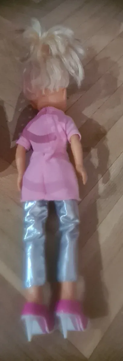 Nancy con carrito y caja registradora