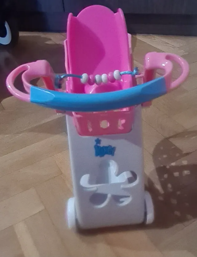 Nancy con carrito y caja registradora